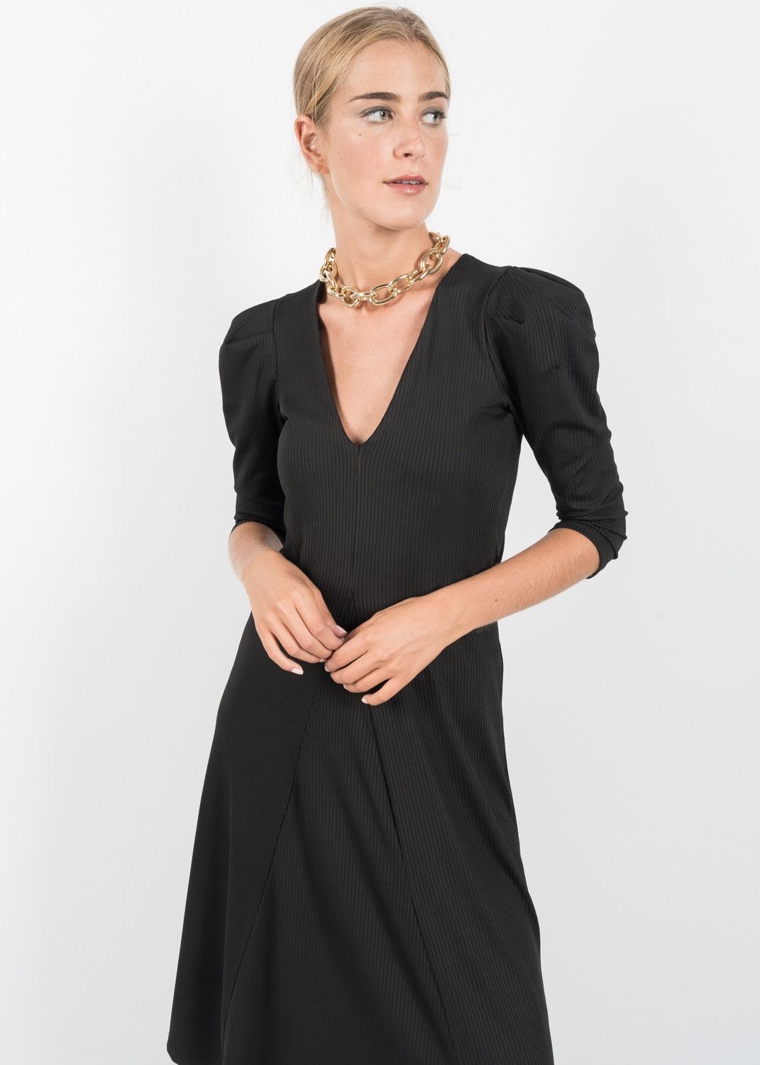 VESTIDO CANALE ESCOTE PICO