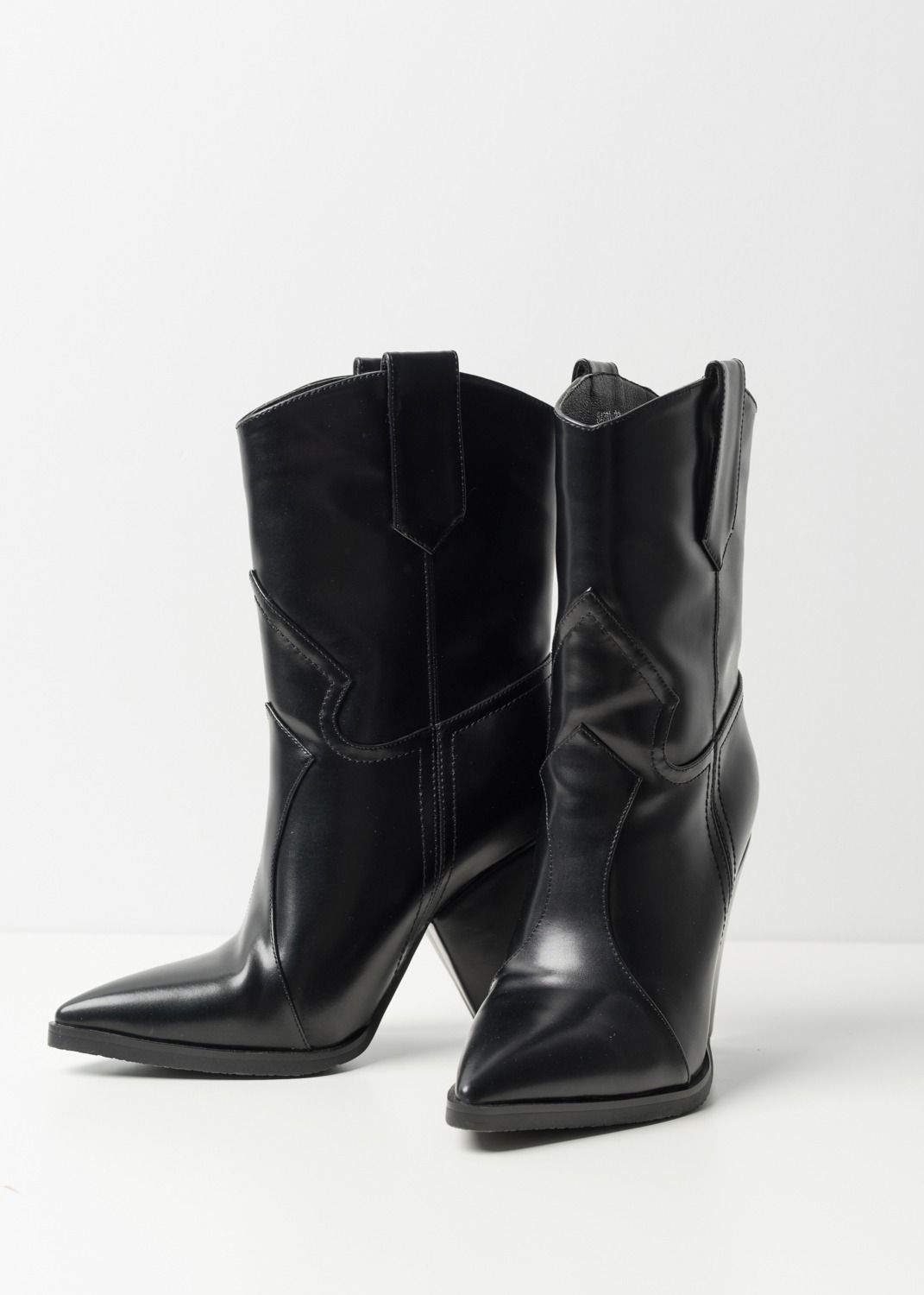 COWBOY BOOTS