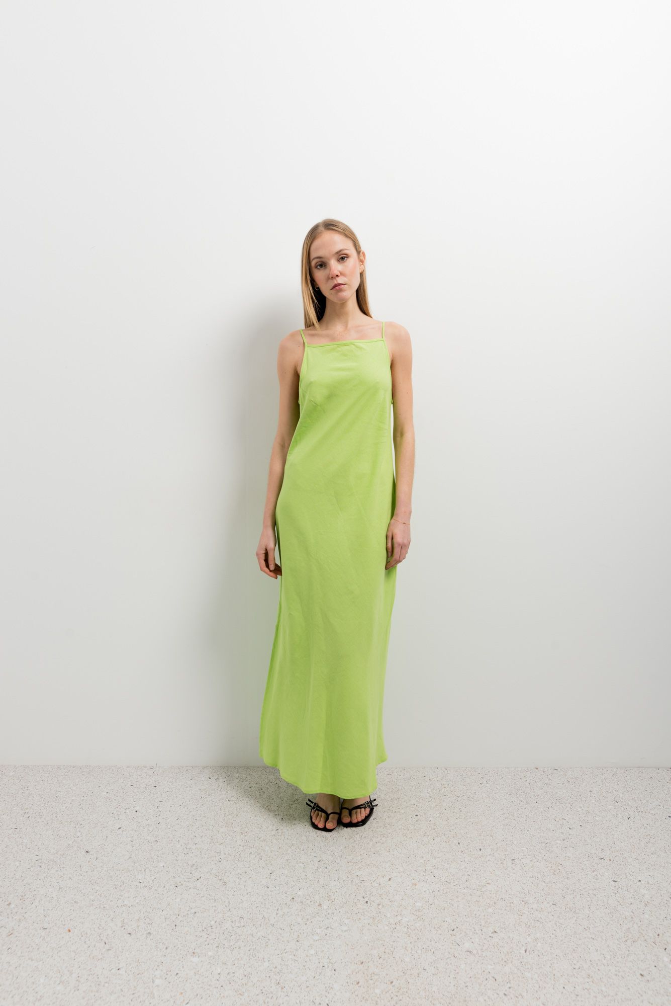 VESTIDO MIDI CON LINO