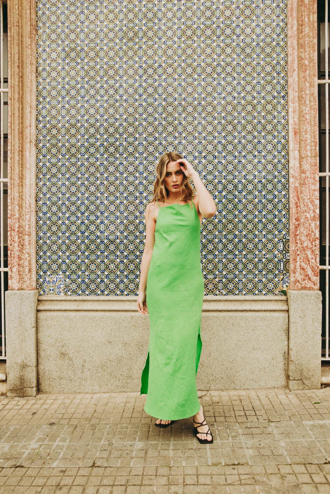 VESTIDO MIDI CON LINO