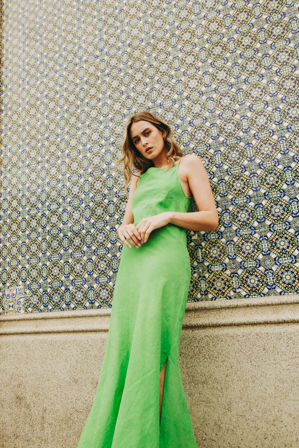 VESTIDO MIDI CON LINO