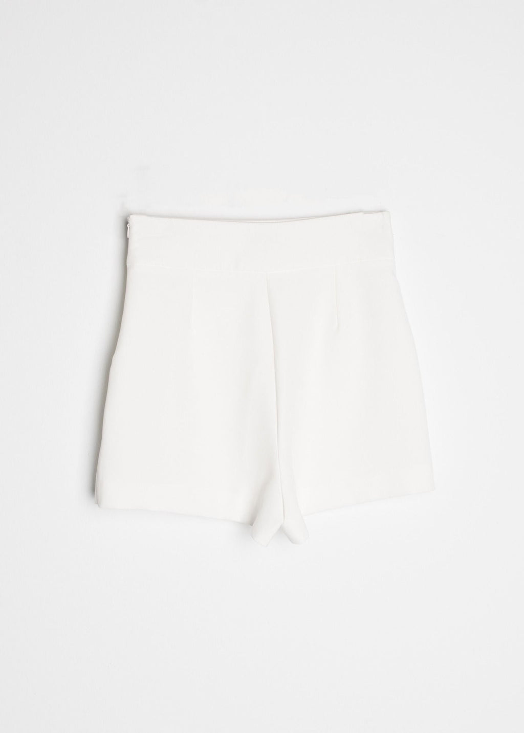 SHORT CON ABERTURA
