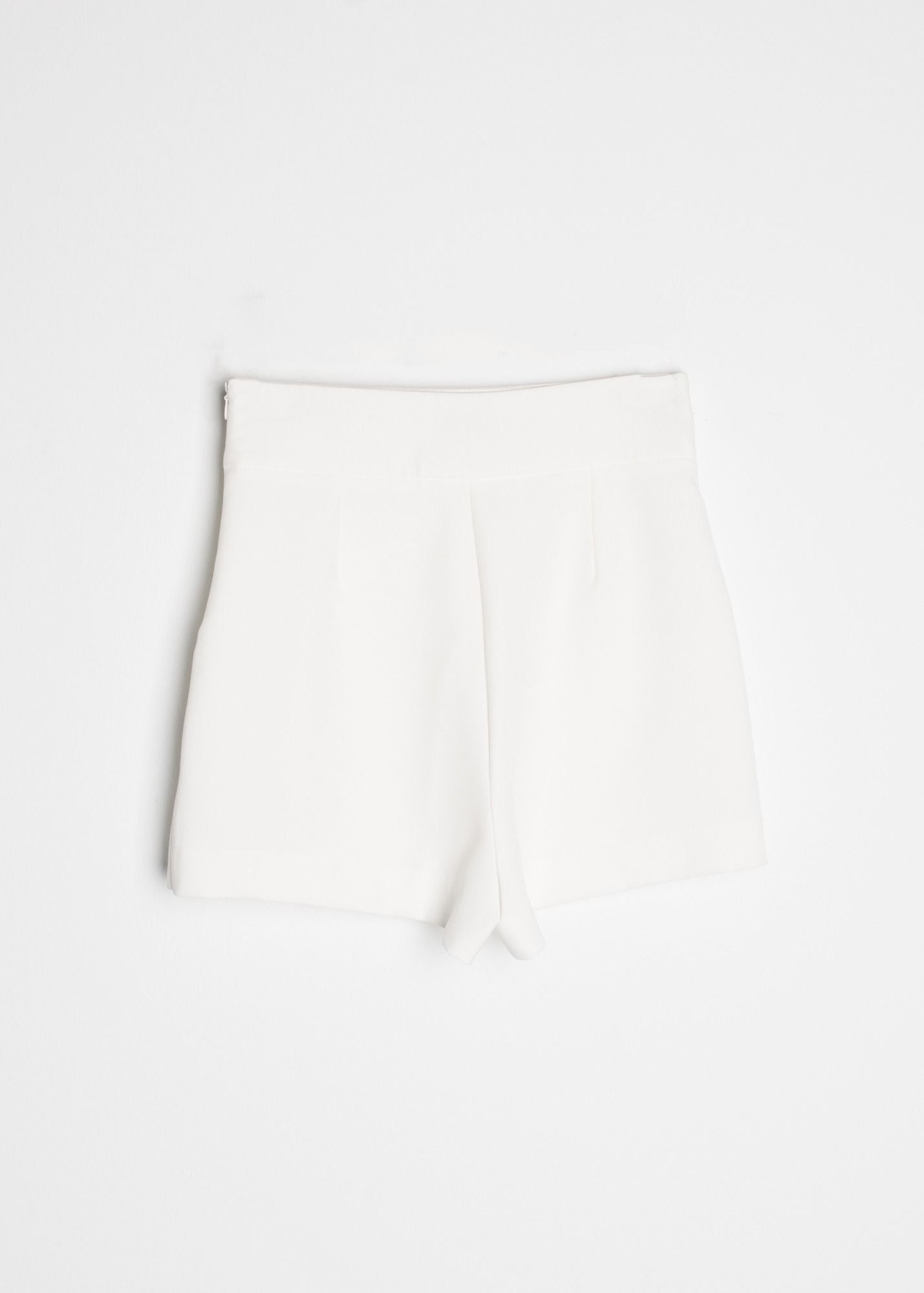 SHORT CON ABERTURA