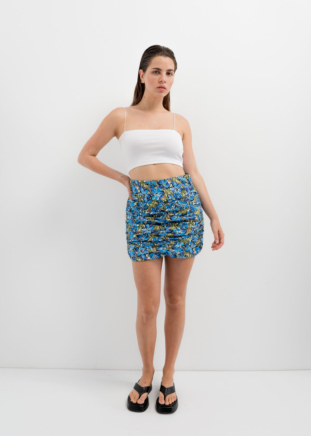FALDA-MINI FRUNCES FLORES AZULES