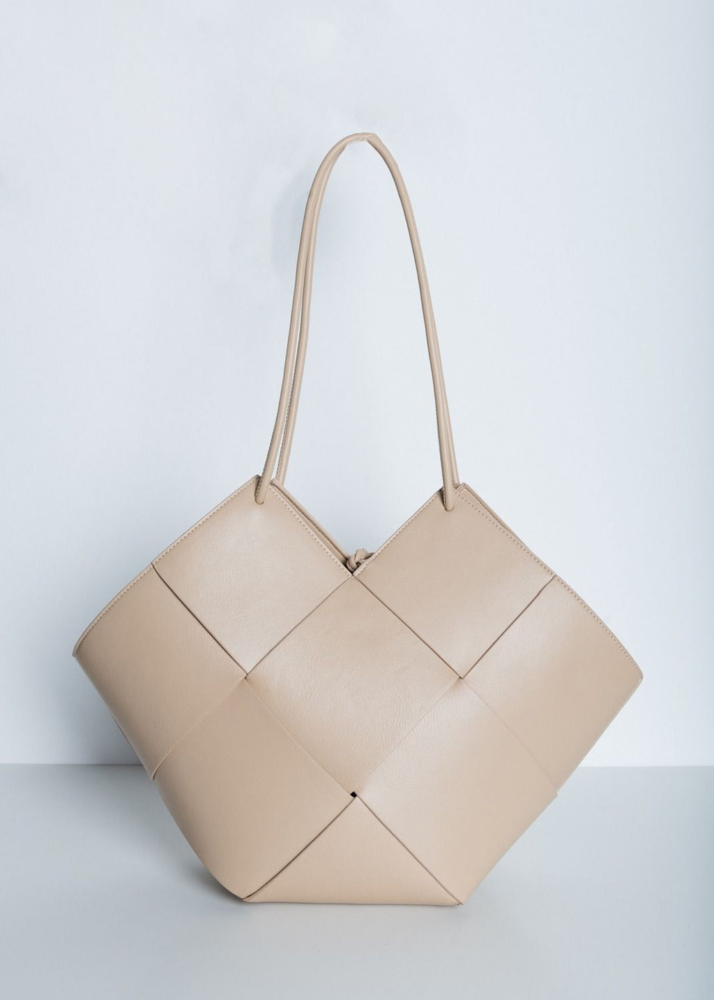 BOLSO SHOPPER EFECTO PIEL TRENZADO