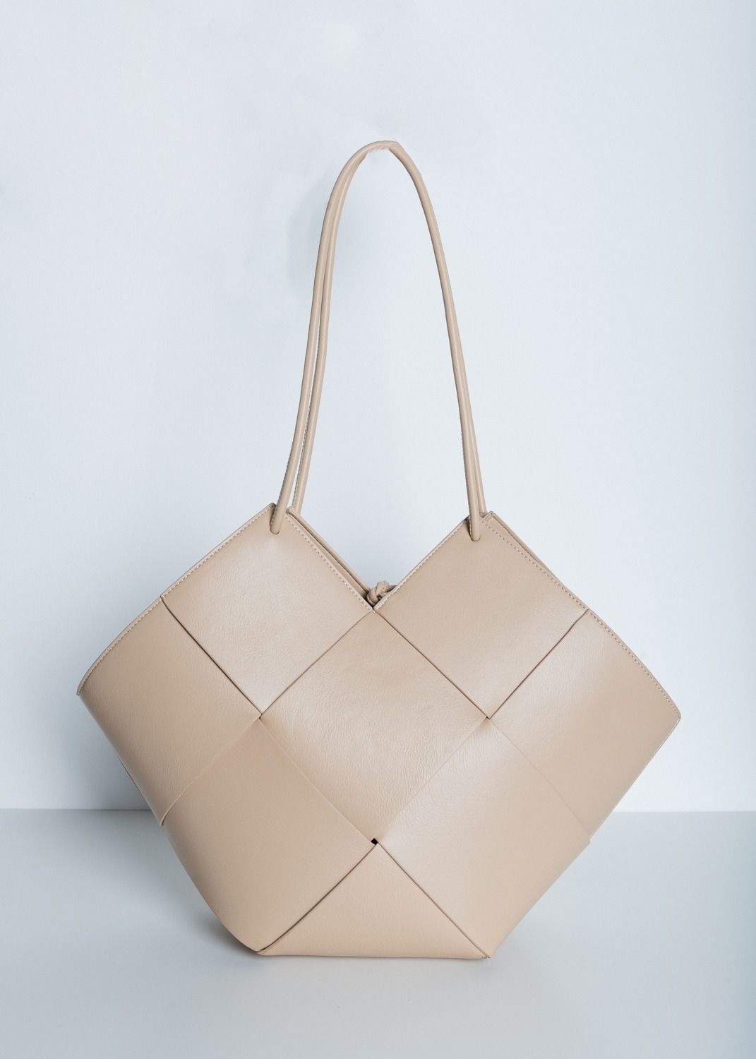BOLSO SHOPPER EFECTO PIEL TRENZADO