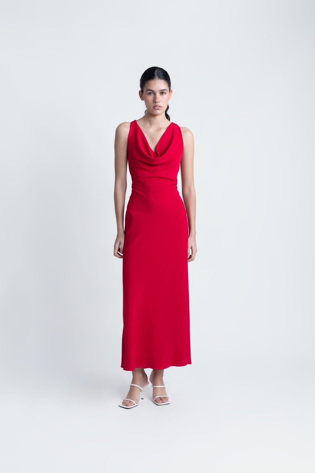VESTIDO APLIQUE ESPALDA